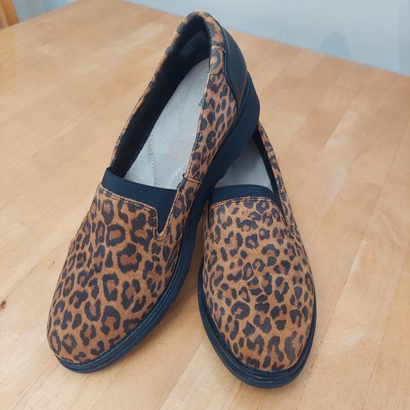 Clarks Women's Leopard Print Sharon Dolly Flat Loafers Size Womens 9.5 M - Picture 7 of 9